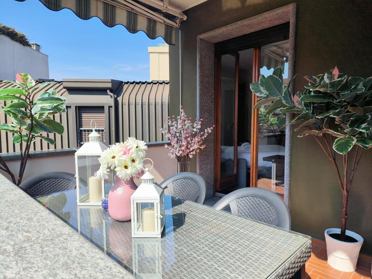 Exclusive And Unobtainable Big Terrace In Downtown With Ac, Wifi, Subway M1 And M2 In Shopping Area Appartement Milaan